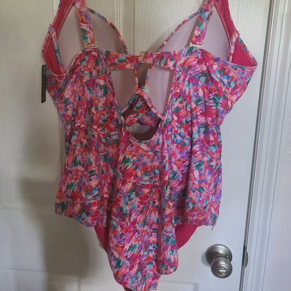 Ladies plus size swimsuit - Picture 2 of 4